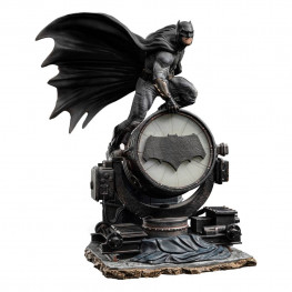 Zack Snyder's Justice League Deluxe Art Scale socha 1/10 Batman on Batsignal 28 cm